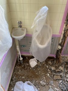 トイレの解体工事
