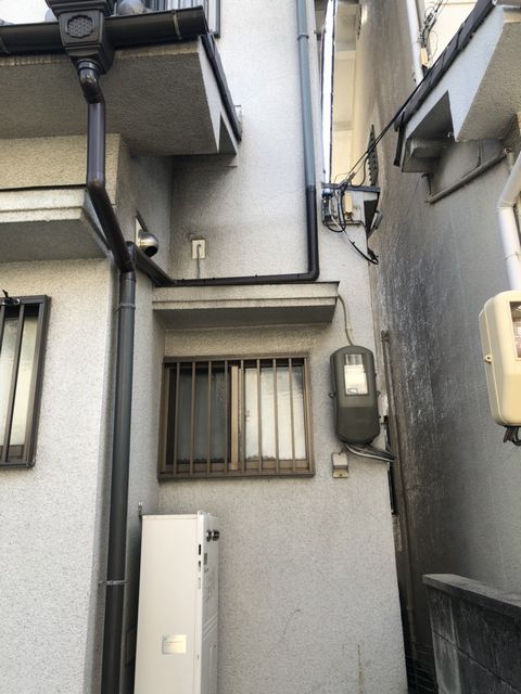 東大阪市にて　～樋配管ルート替え・コンセント移設工事～