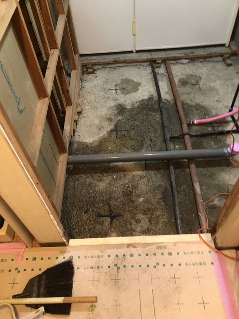 東大阪市にて　ユニットバス解体、仕込み工事