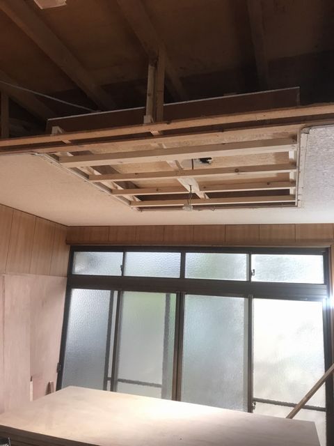 八尾市にて　解体工事、天井壁の施工