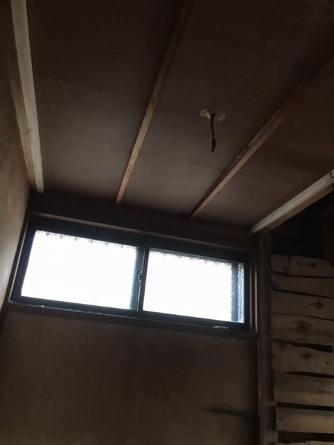 八尾市にて内装リフォーム　床増し貼り・天井解体工事