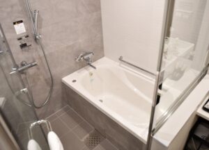 浴室リフォームで使われる床材とそれぞれの特徴について