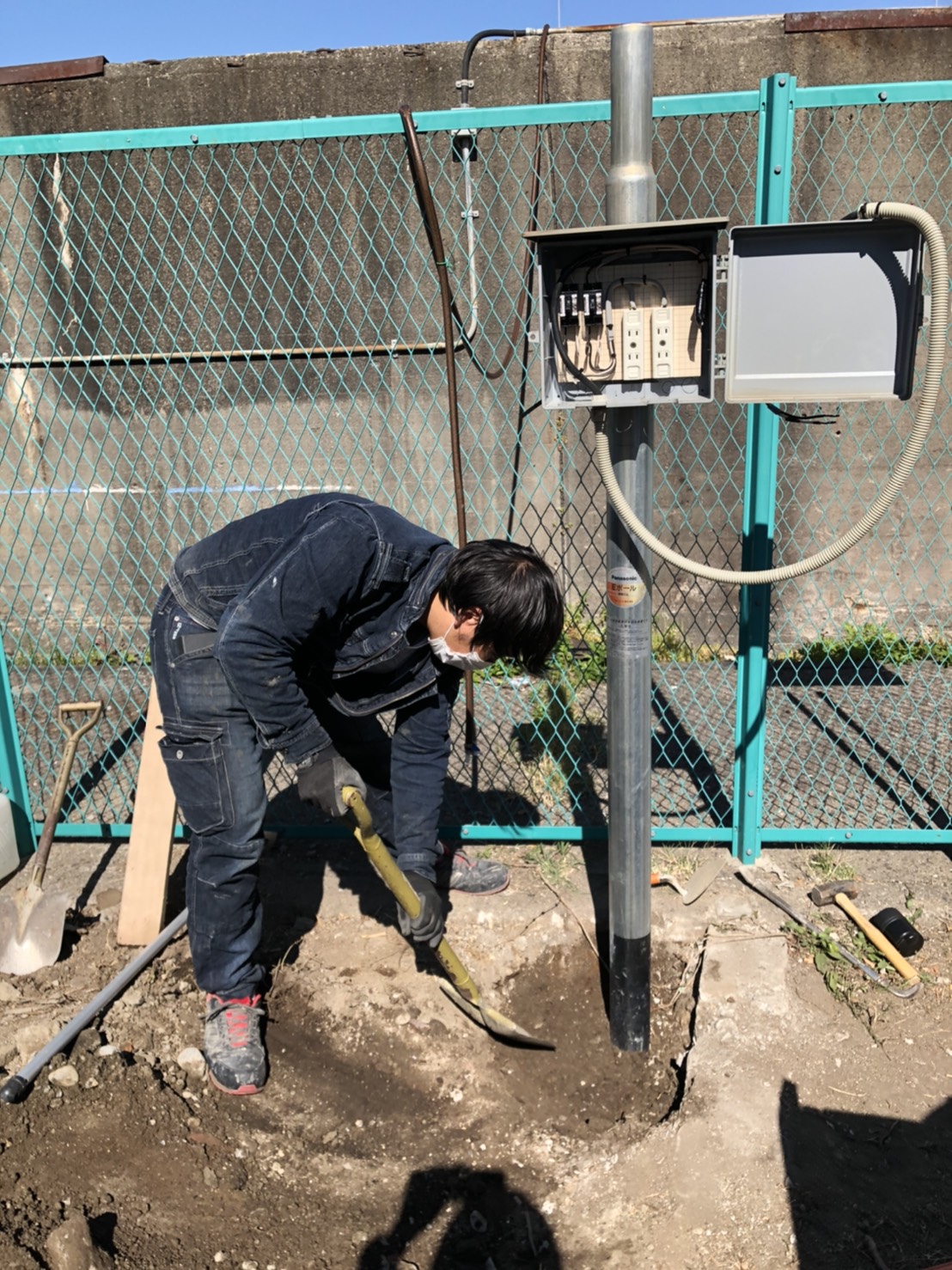 東大阪市にて電気仮設ポール設置工事　S様邸